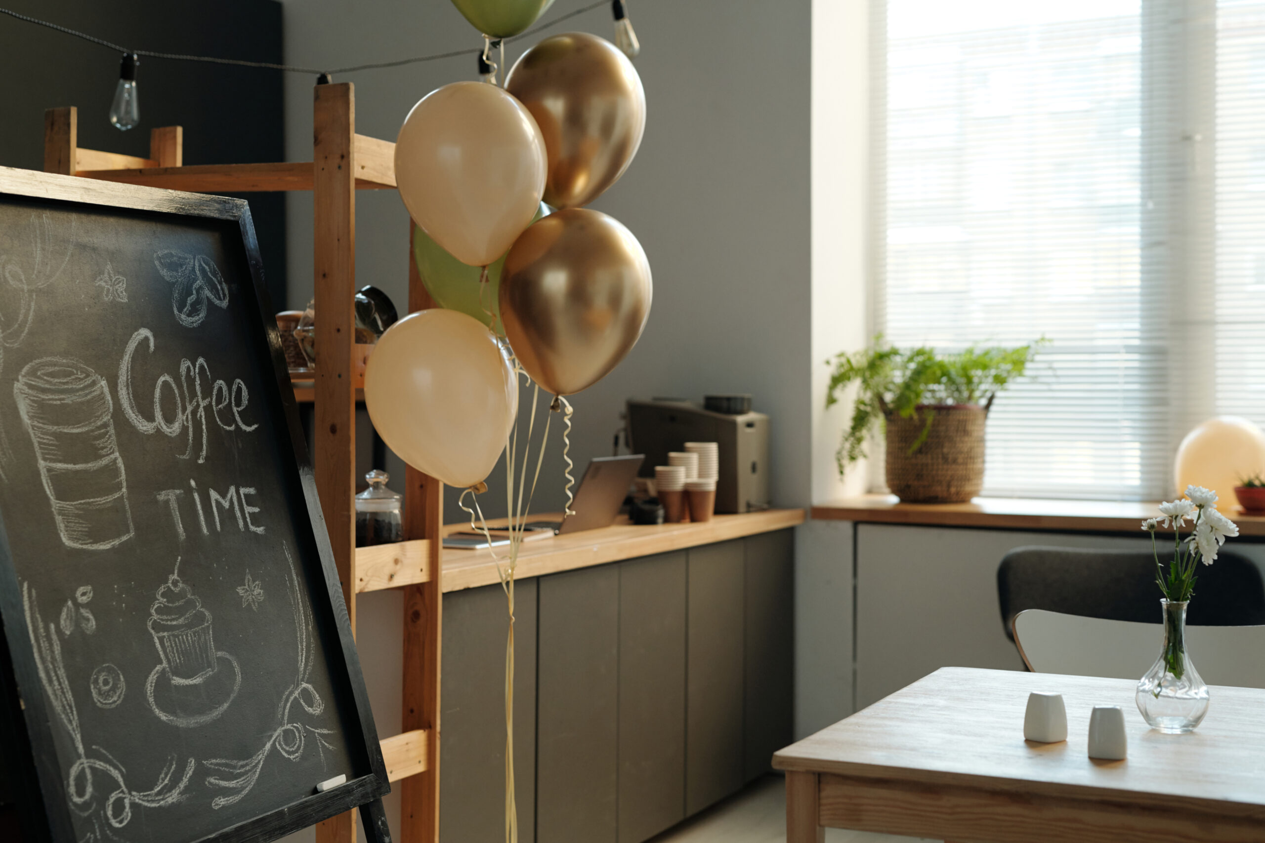 Gouden ballonnen als feestdecoratie