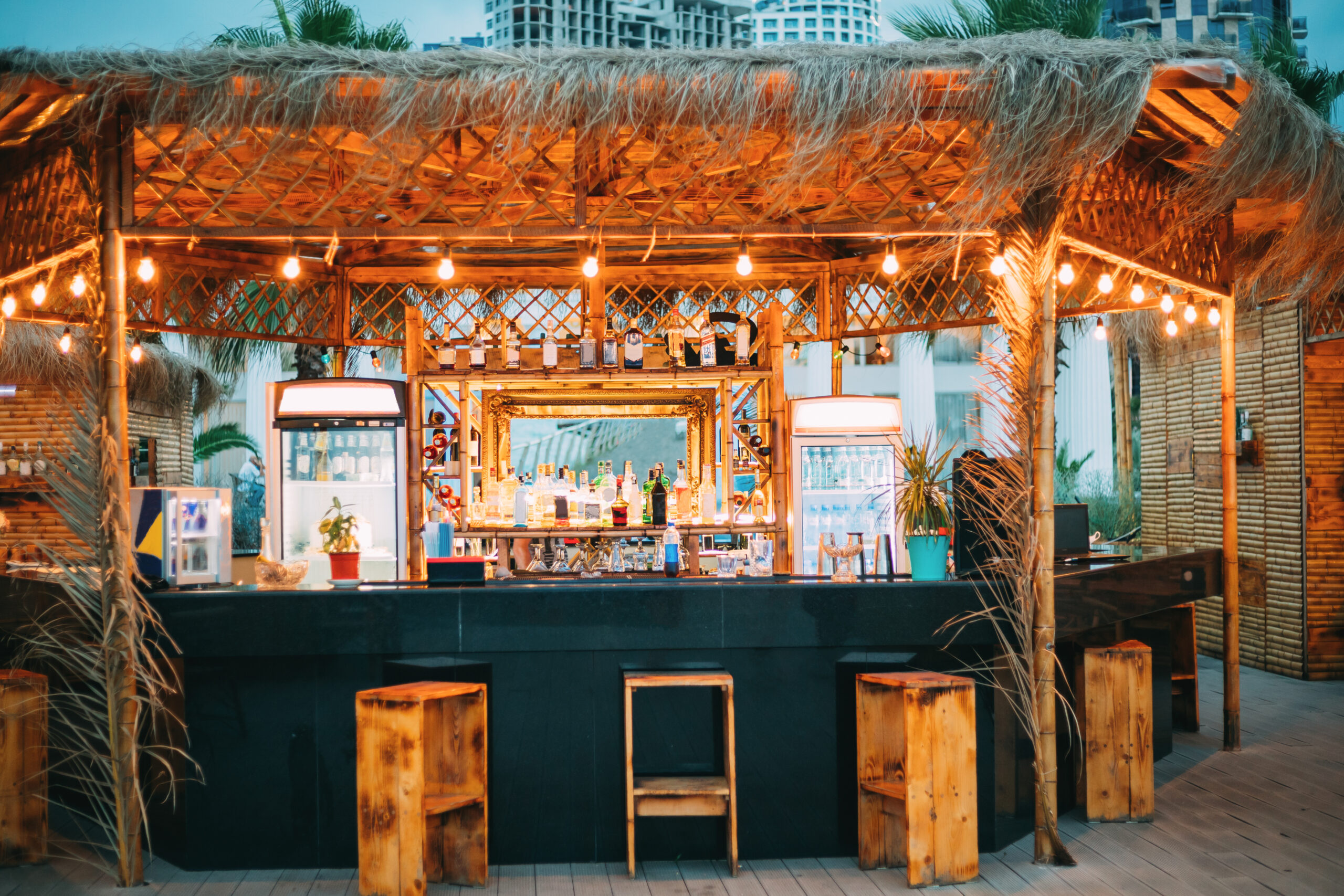 Sfeervol ingerichte bar van Palm & Meer